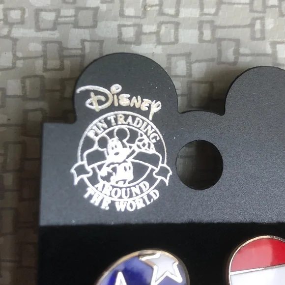 Vintage Disney American Flag Pin EUC - Picture 5 of 7